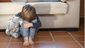 Η 32χρονη είχε εγκαταλείψει κι άλλο παιδί της - Ένταλμα για τον φίλο της